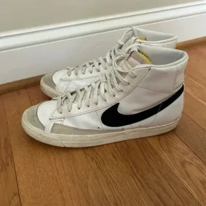 Vintage Nike Men’s Blazer Mid High Top Basketball White Sneakers Size 11.5