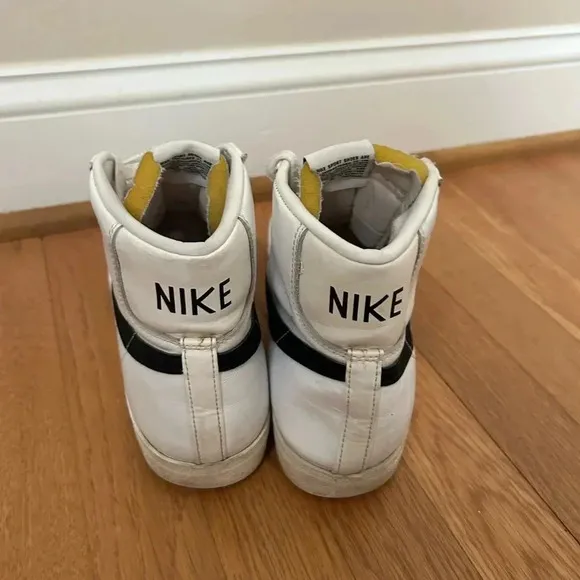 Vintage Nike Men’s Blazer Mid High Top Basketball White Sneakers Size 11.5