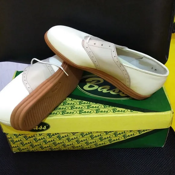 Vintage NWOT Bass Saddle shoes