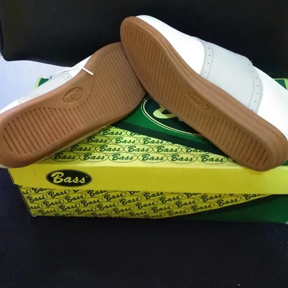 Vintage NWOT Bass Saddle shoes