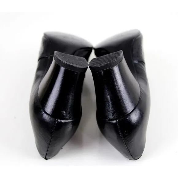 VINTAGE PERFORATED BLACK GENUINE LEATHER MID HEEL ROUND TOE PULL ON SHOES Sz 4D