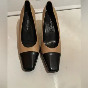 Vintage Via Spiga shoes, size 6
