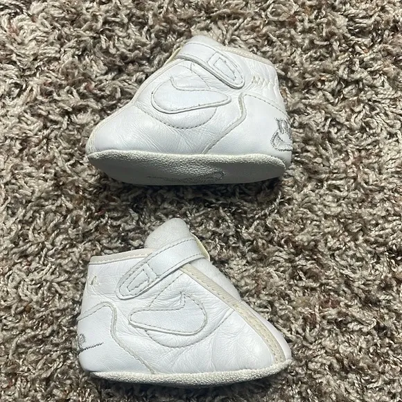 Vintage White Baby Nike Shoes Size 1