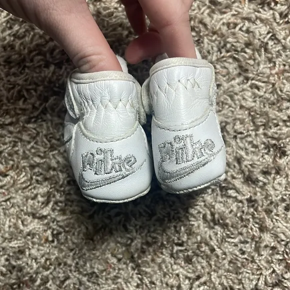 Vintage White Baby Nike Shoes Size 1