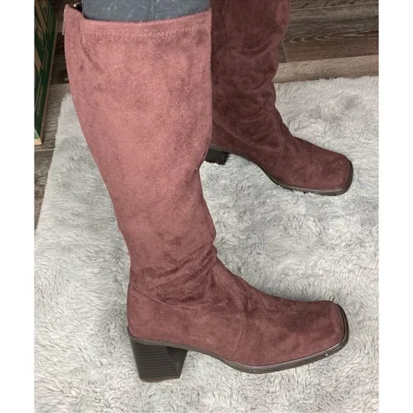 Vintage Y2k JG hook plum suede square toe front boots with chunky block heel