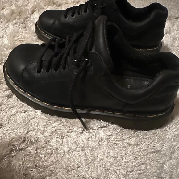 Vintage YTK men’s size 7 Dr. Martens black leather shoes