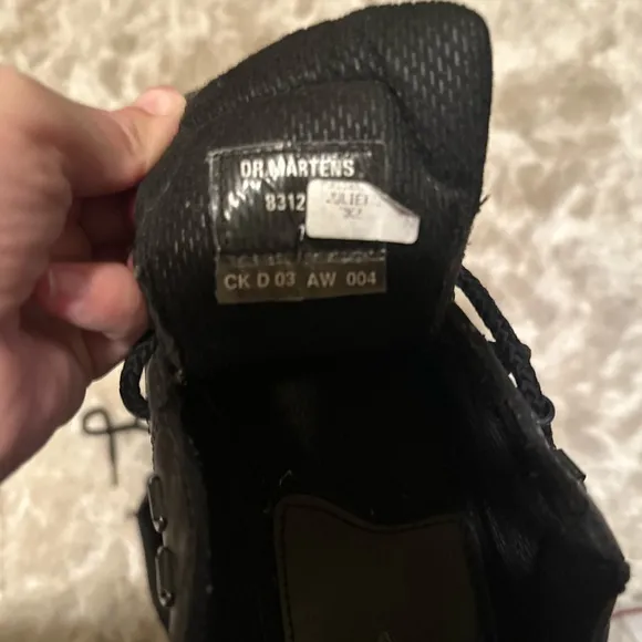 Vintage YTK men’s size 7 Dr. Martens black leather shoes