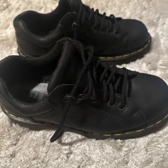 Vintage YTK men’s size 7 Dr. Martens black leather shoes
