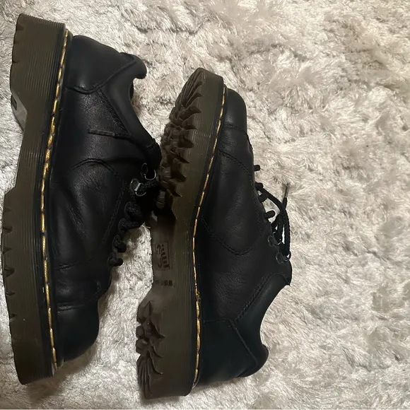 Vintage YTK men’s size 7 Dr. Martens black leather shoes
