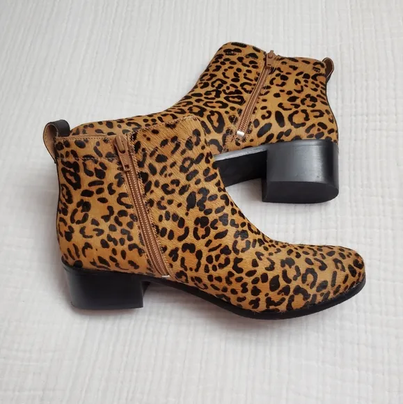 VIONIC ‘Clara’ Leopard Calf Hair Ankle Boots Size 9 Classic Boho Chic Retro