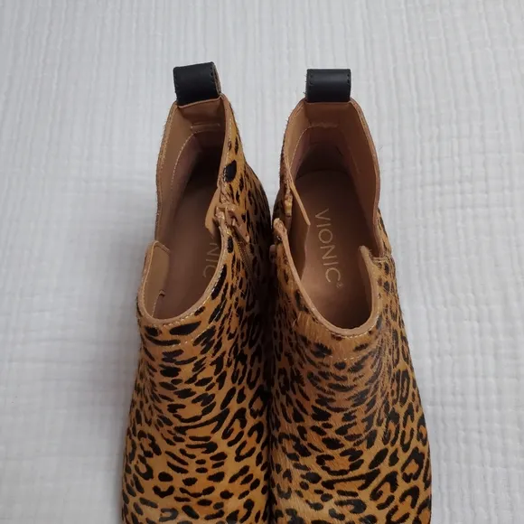 VIONIC ‘Clara’ Leopard Calf Hair Ankle Boots Size 9 Classic Boho Chic Retro