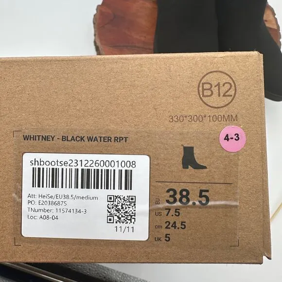 Vivaia Whitney Ankle Boot US 7.5 EU 38.5 Pointed Toe Slim Western Modern $199