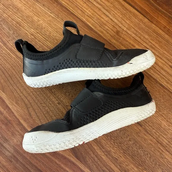 Vivo barefoot PRIMUS SPORT III PRESCHOOL Shoes Sneakers size 28 EU, 11 US BLACK