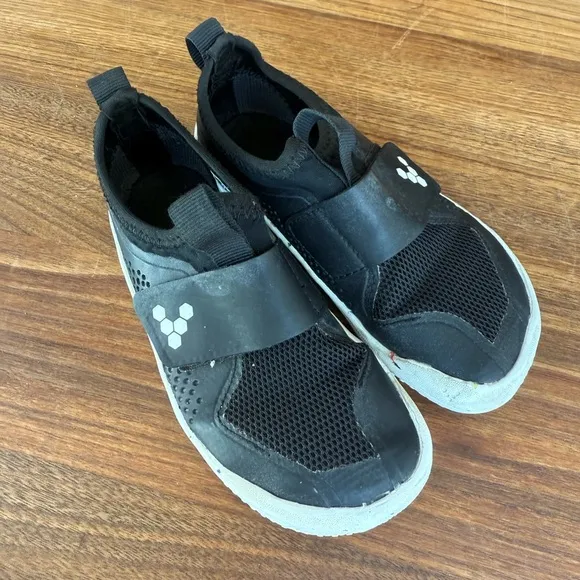 Vivo barefoot PRIMUS SPORT III PRESCHOOL Shoes Sneakers size 28 EU, 11 US BLACK