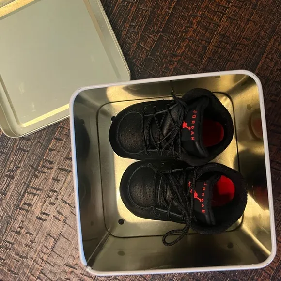 Vtg 1990 baby Nike Air Jordan shoes size 1, with tin