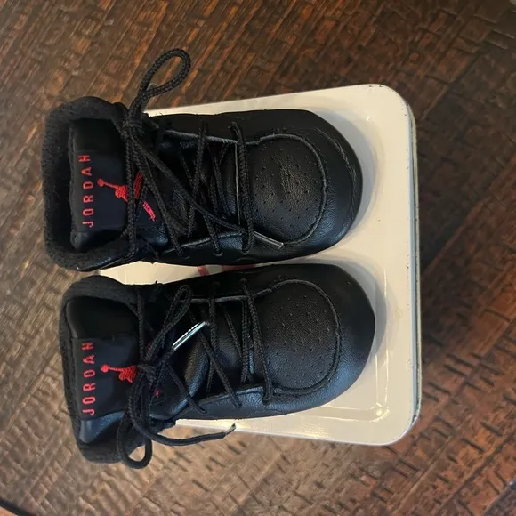 Vtg 1990 baby Nike Air Jordan shoes size 1, with tin