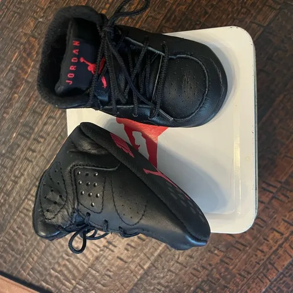 Vtg 1990 baby Nike Air Jordan shoes size 1, with tin