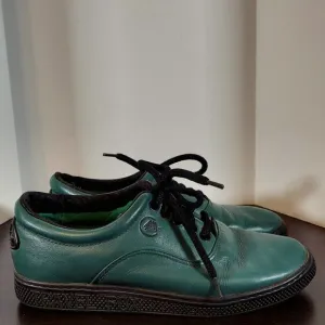 VTG Travel Fox Men's 7.5 Shoes