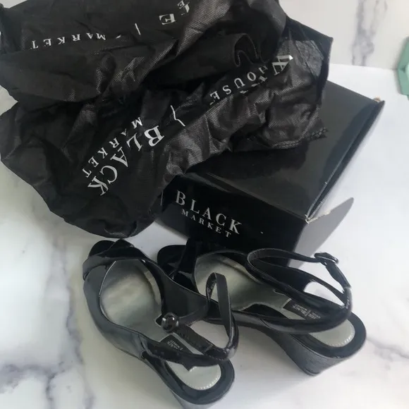 White House Black Market Wedge Karen Black Patent Leather Sandals Size 6.5m