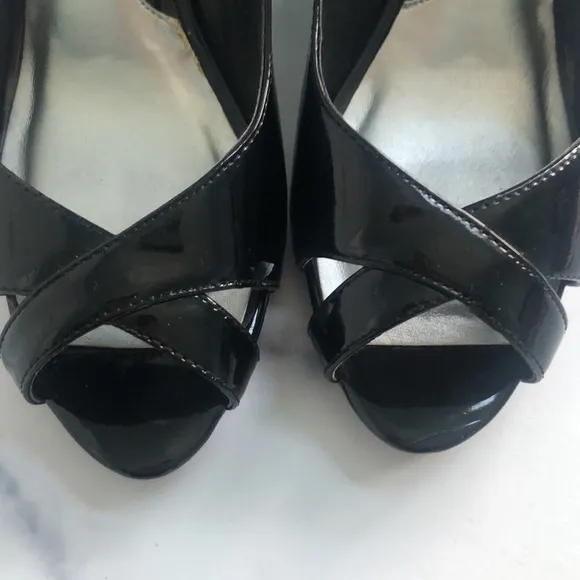 White House Black Market Wedge Karen Black Patent Leather Sandals Size 6.5m
