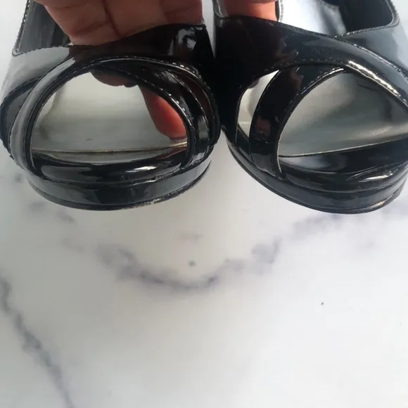 White House Black Market Wedge Karen Black Patent Leather Sandals Size 6.5m