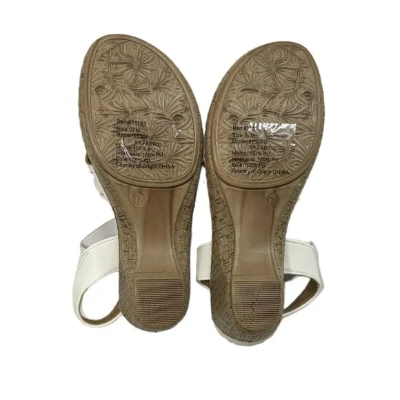 White open toe sandals size 7M (medium width) brand new with stickers never worn