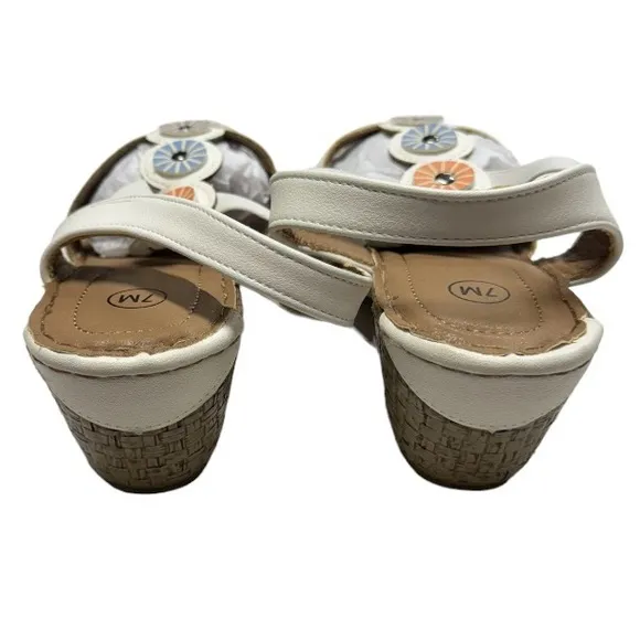 White open toe sandals size 7M (medium width) brand new with stickers never worn