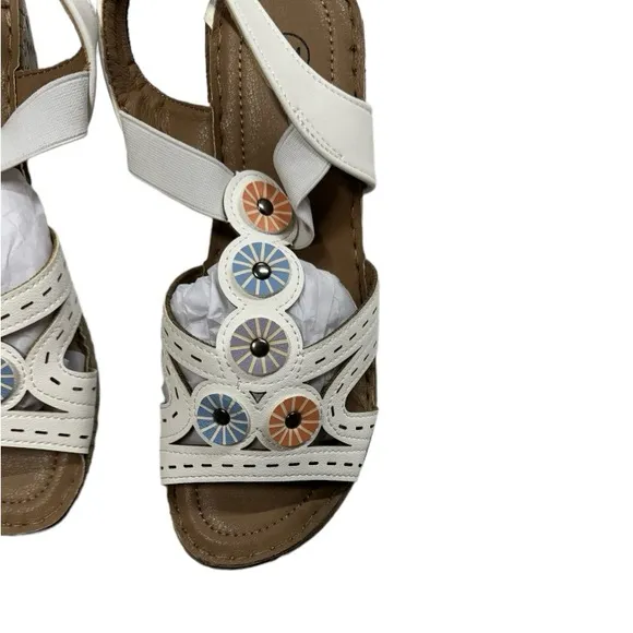 White open toe sandals size 7M (medium width) brand new with stickers never worn