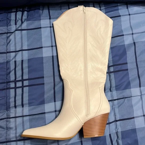 White Western-Style zip up Women's Boots