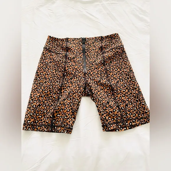 Wmns Levi’s Premium ribcage denim cutoff shorts set- 2 items total. Sz 28