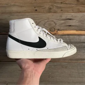 Women Size 7 Nike Blazer Mid '77 Vintage White Black Sneakers