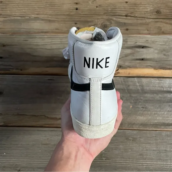 Women Size 7 Nike Blazer Mid '77 Vintage White Black Sneakers