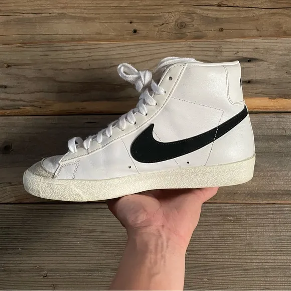 Women Size 7 Nike Blazer Mid '77 Vintage White Black Sneakers