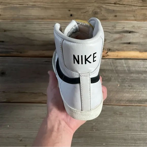 Women Size 7 Nike Blazer Mid '77 Vintage White Black Sneakers
