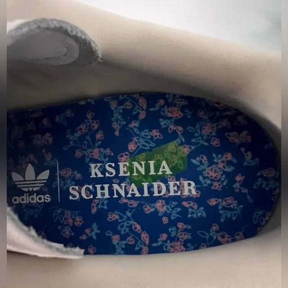Women’s Classic White Adidas Stan Smith Floral Sneakers Sz 8.5 NEW!