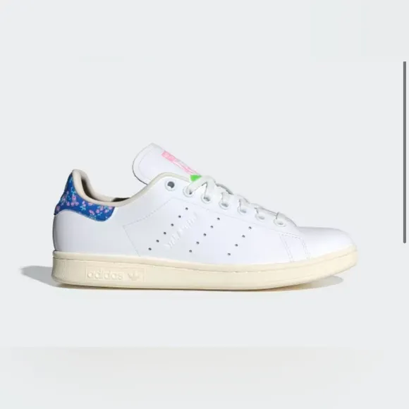 Women’s Classic White Adidas Stan Smith Floral Sneakers Sz 8.5 NEW!
