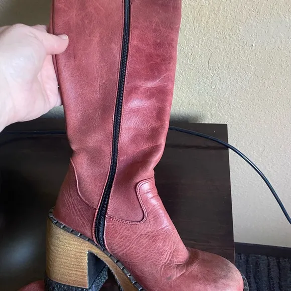 Women's Red Leather Boots London Underground  90’s Size 5