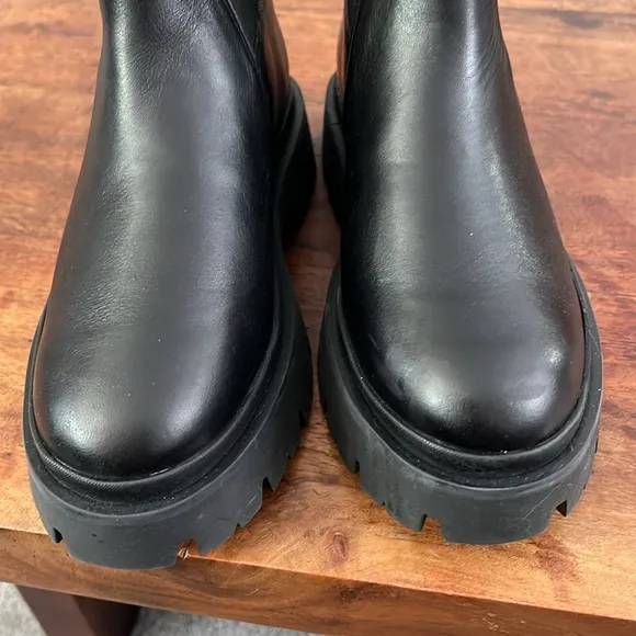 Women’s Schutz new style Billie black Leather pull on boots, sz 8