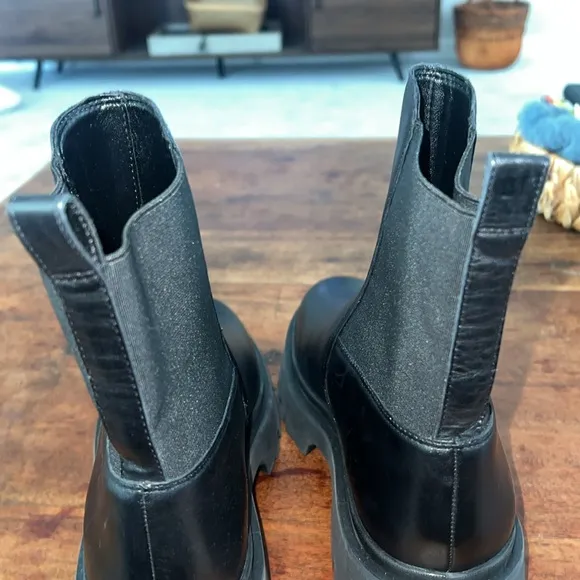 Women’s Schutz new style Billie black Leather pull on boots, sz 8