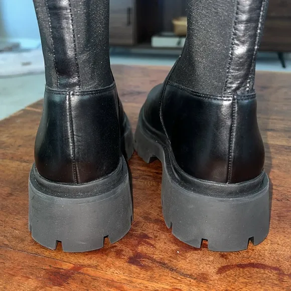 Women’s Schutz new style Billie black Leather pull on boots, sz 8