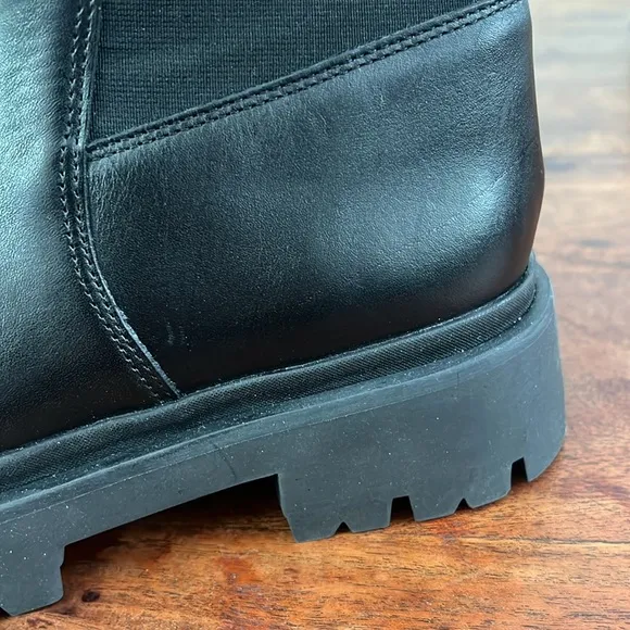 Women’s Schutz new style Billie black Leather pull on boots, sz 8