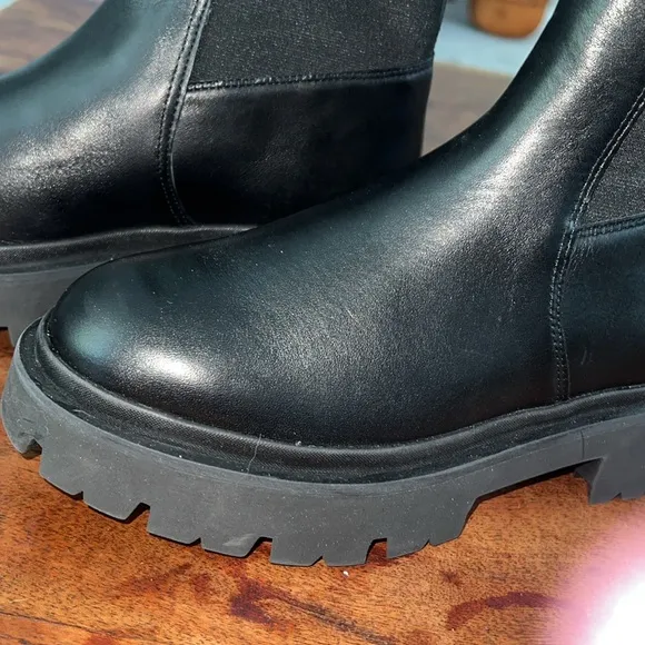 Women’s Schutz new style Billie black Leather pull on boots, sz 8