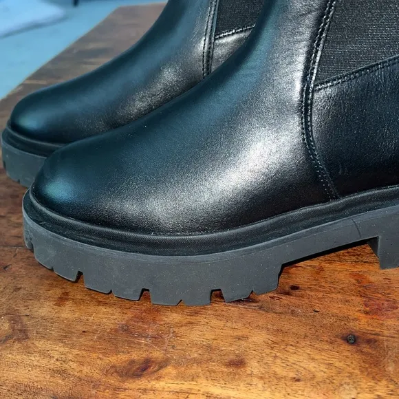 Women’s Schutz new style Billie black Leather pull on boots, sz 8