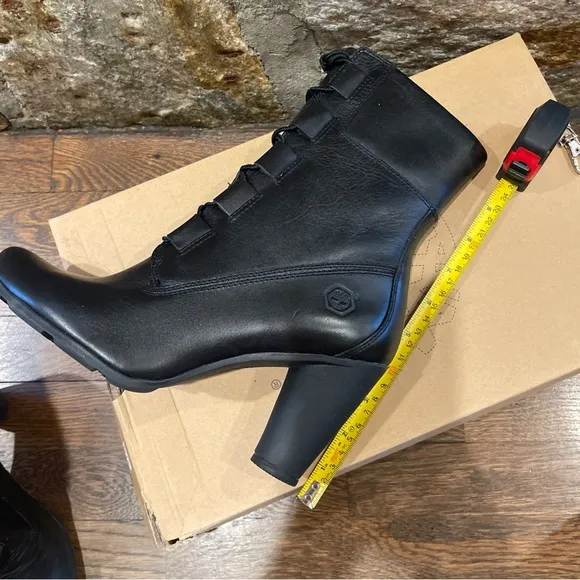 Women’s size 7 NIB TIMBERLAND BLACK LEATHER BOOTS “FEMMES”