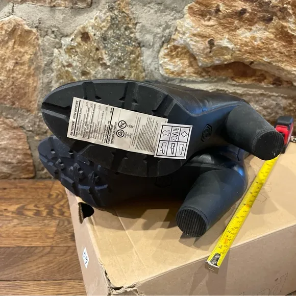 Women’s size 7 NIB TIMBERLAND BLACK LEATHER BOOTS “FEMMES”