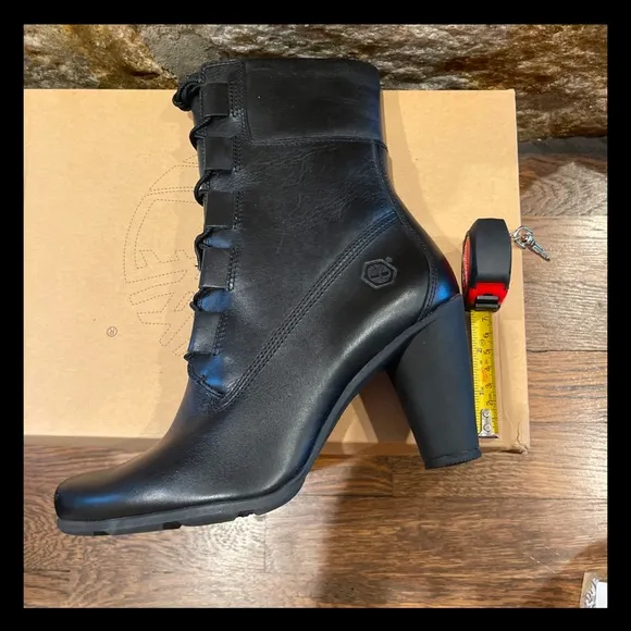 Women’s size 7 NIB TIMBERLAND BLACK LEATHER BOOTS “FEMMES”