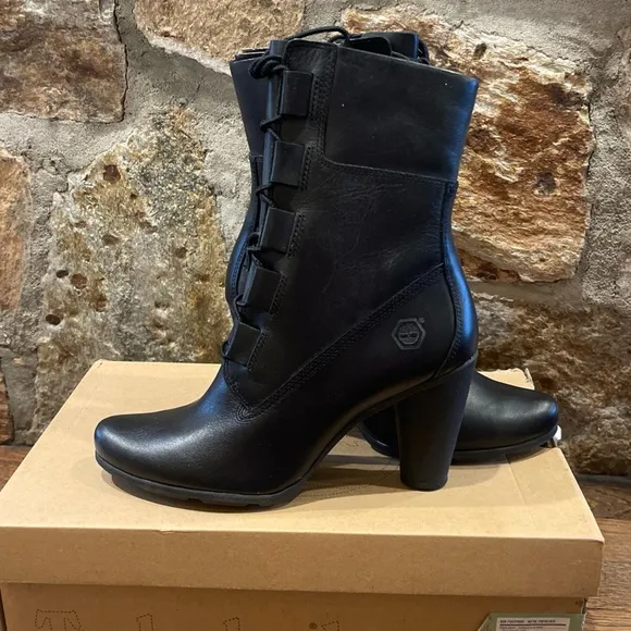 Women’s size 7 NIB TIMBERLAND BLACK LEATHER BOOTS “FEMMES”