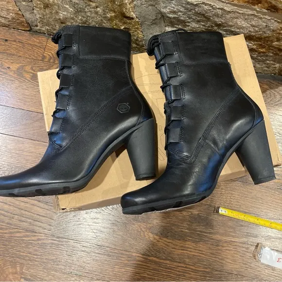 Women’s size 7 NIB TIMBERLAND BLACK LEATHER BOOTS “FEMMES”