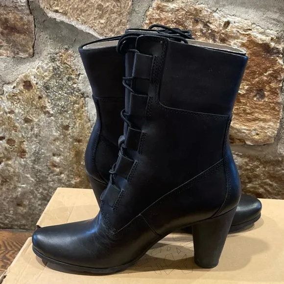 Women’s size 7 NIB TIMBERLAND BLACK LEATHER BOOTS “FEMMES”