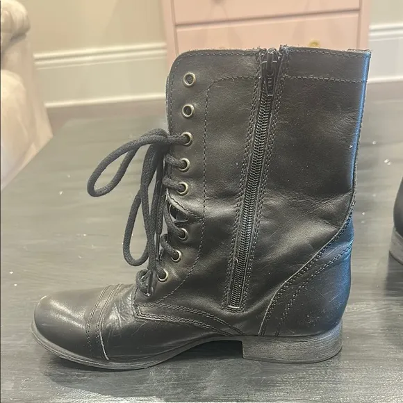 Women's Steve Madden Black Lace-Up Boots- 8.5
